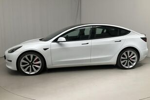 سيارة سيدان Tesla Model 3