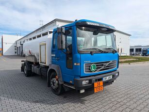 شاحنة نقل الوقود Volvo FL 220 42R