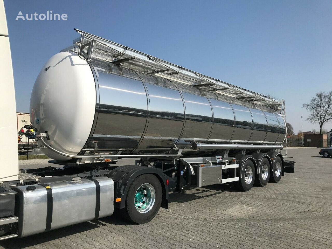 عربة الصهريج لنقل المواد الغذائية LAG 2xDRUCKTANK-1 KAMMER- 32.000 liter